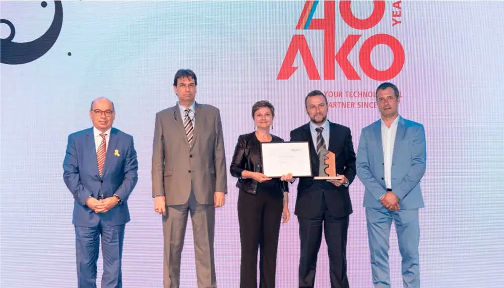 ako-40-años